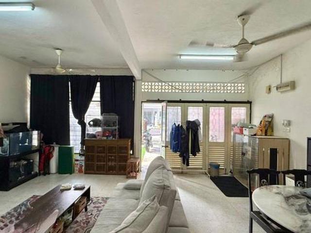 HOT LOCATION Double Storey Teres Seksyen 11 Shah Alam BOLEH NEGO