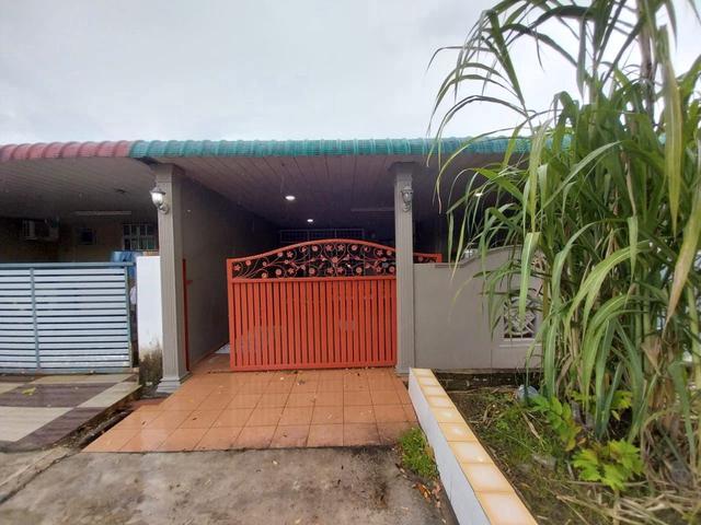 Hot Listing Renovated Terrace House Taman Lobak