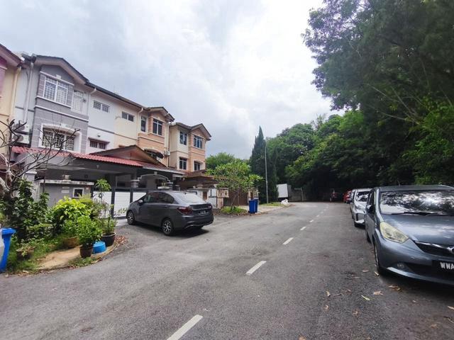 Hot Sales 3 Storey Terrace Seksyen u5 Facing Open shah Alam