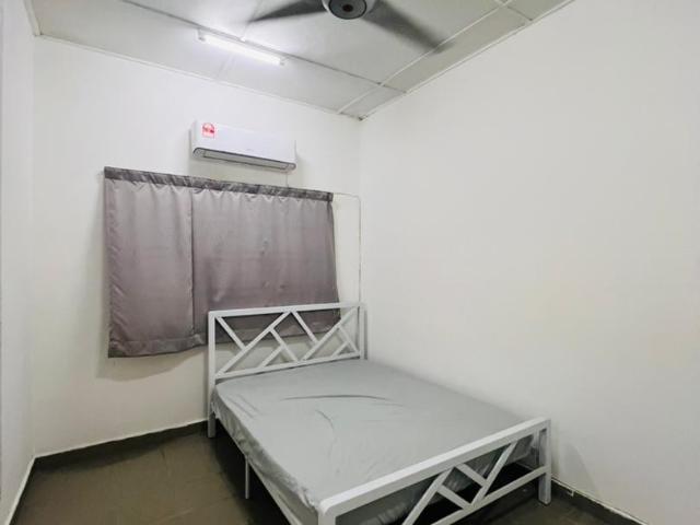 HOT PROMO & Zero Deposit Master Room Rent at Kota Kemuning near Main Place Mall Starbuck & McDonalds & SurauAccess to