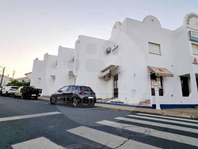 Hotel 11 apartamentos cozinha e wc 1 restaurante 2 Lojas perto Algarve