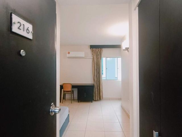 Hotel Vibes Bilik Sewa • WIFI + Private Toilet