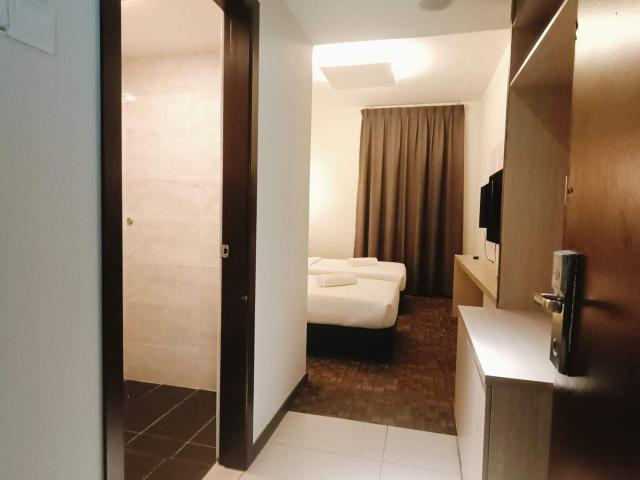 Hotel Vibes Room | Zero Deposit + Wifi Gelang Patah