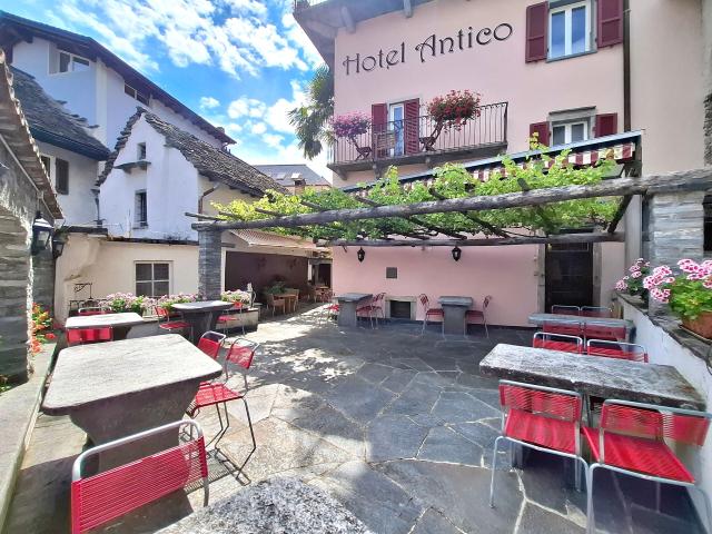 Hotel with 25 rooms on sale in Centovalli Intragna 386 m² | dreamo. Ch
