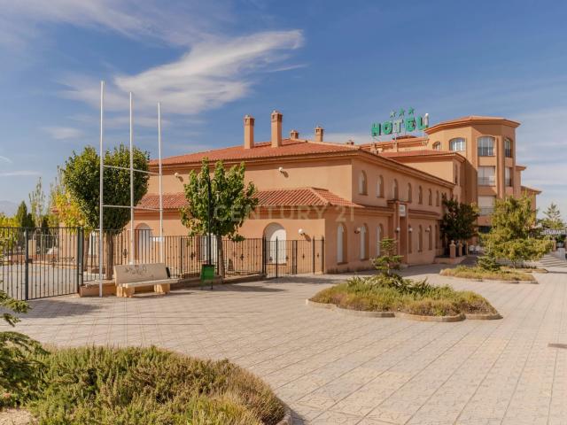 HOTEL Y RESTAURANTE EN ÁREA DE SERVICIO JUNTO A LA A 92, GRANADA