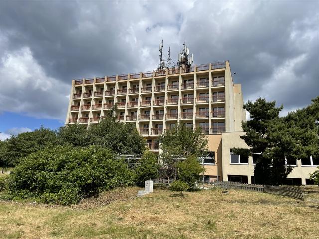 Hotel z wyposażeniem na sprzedaż w Jastrzębiej Górze