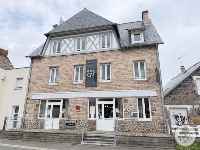 Hôtel à PLURIEN: Murs + fonds de commerce