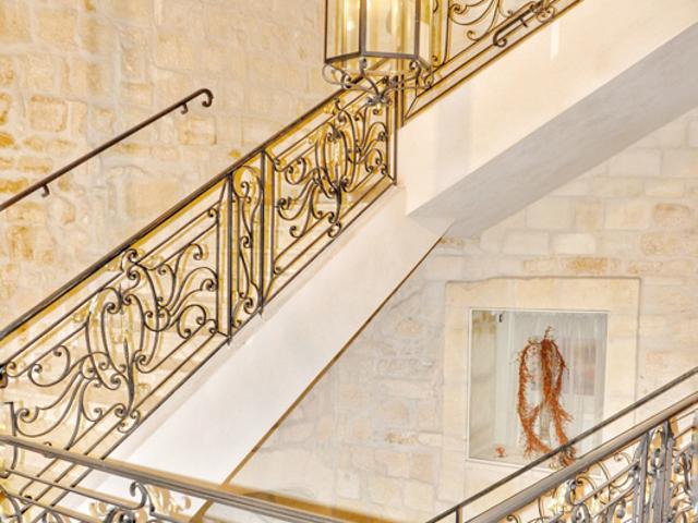 Hôtel à Réinventer: Un Potentiel Unique