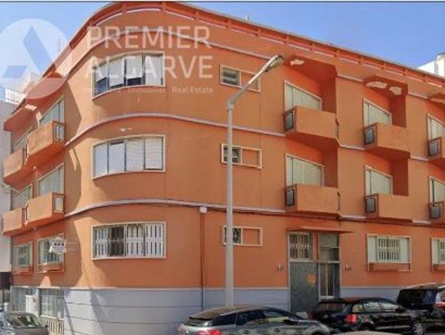 Hotel com 3 andares em remodelação Faro