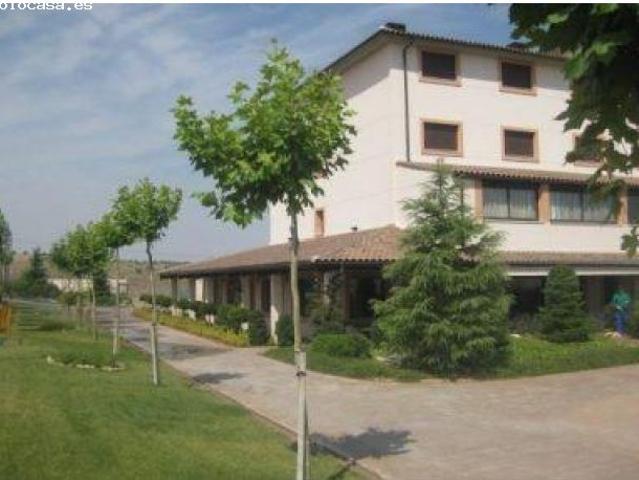 *^HOTEL CON AMPLIAS INSTALACIONES Y ALTO POTENCIAL PARA EVENTOS A 80 KM DE MADRID^*