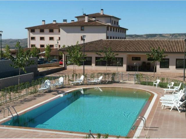 *^HOTEL CON AMPLIAS INSTALACIONES Y ALTO POTENCIAL PARA EVENTOS A 80 KM DE MADRID^*