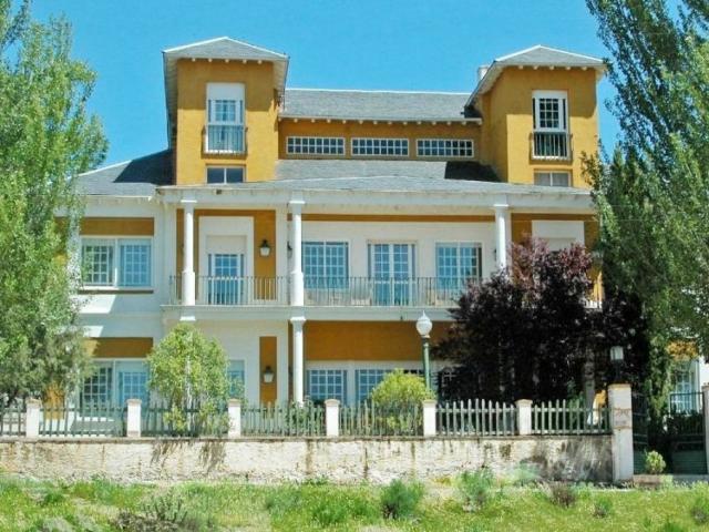 Hotel con encanto de 1299 m2 en venta Gormaz, Castilla y León