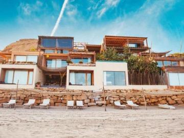 Hotel de alta calidad que cuenta con un área total de 2000 m2