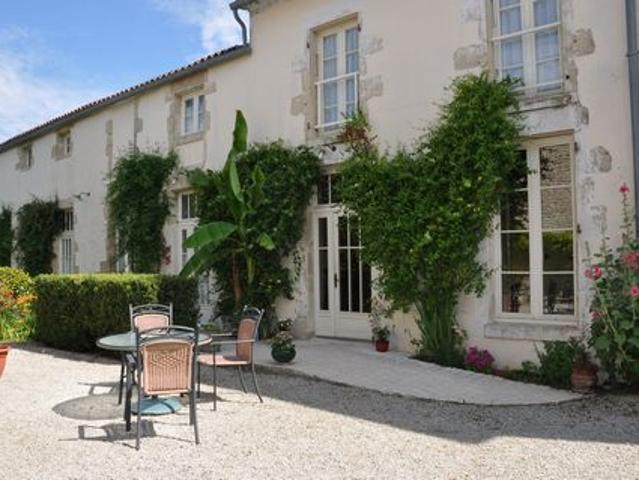 Hôtel de Charme 3* centre ville AULNAY DE SAINTONGE