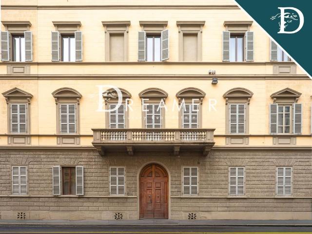 Hotel di lusso di 400 mq in vendita Via Venezia, 9, 50121, Firenze, Toscana