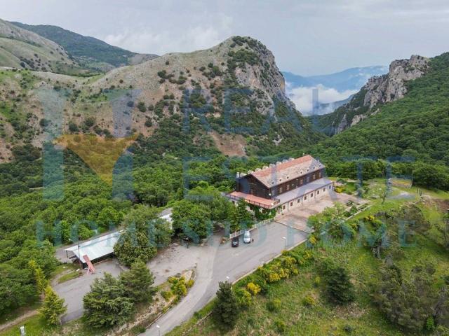 Hotel di prestigio di 3000 mq in vendita Petralia Sottana, Sicilia