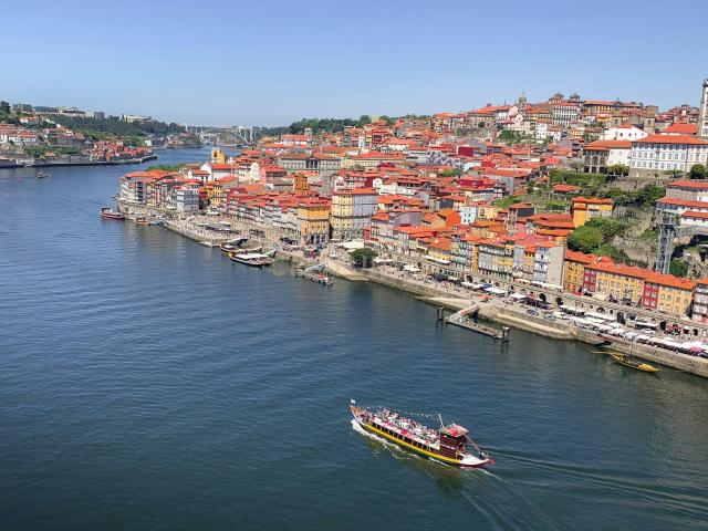 Hotel em Funcionamento no Centro do Porto | 21 Quartos e Potencial de Expansão