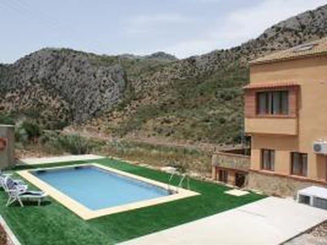Hotel en venta en Benaoján, Málaga