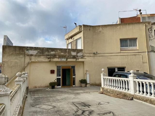 Hotel en venta en calle Del Pou, Perelló, el Tar, de 1.005 m² por 198.000