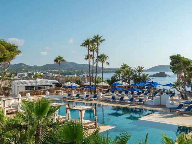 Hotel en venta en Santa Eulalia / Santa Eularia, Ibiza