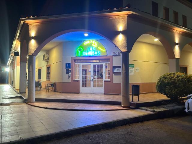 Hotel en venta. NAVALVILLAR DE PELA
