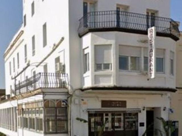 Hotel en alquiler en avenida De Les Comarques Catalanes, Móra d´Ebre, de 1.600 m² por 2.500