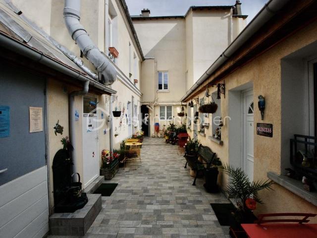 Hôtel et bien commercial
