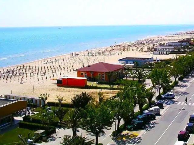 Hotel in vendita a Alba Adriatica