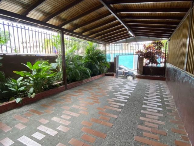 HOTEL MAS LOCALES COMERCIALES, EN LOS DOS CAMINOS