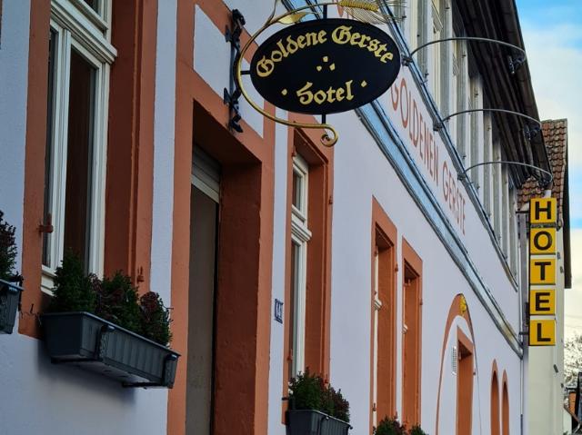 Hotel mit Gaststätte inklusive separater 3 Zimmer Wohnung Share Deal möglich – Übernahme der GmbH