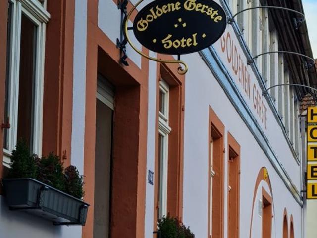 Hotel mit Gaststätte inklusive separater 3 Zimmer Wohnung Share Deal möglich – Übernahme der GmbH