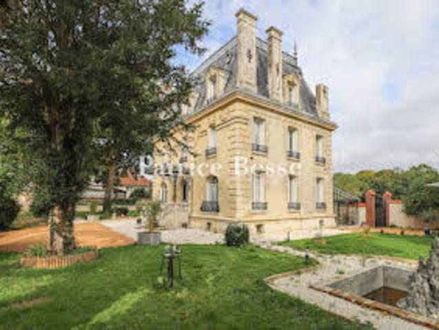 Hôtel particulier avec jardin