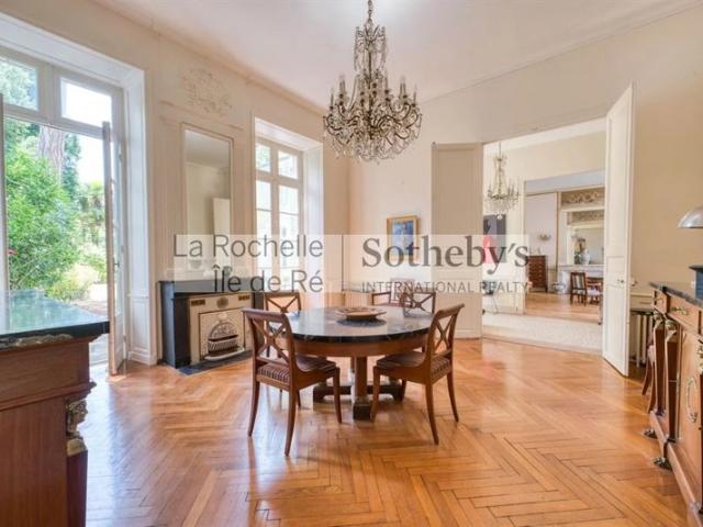 Hôtel Particulier XV siècle Appartement avec Jardin et station