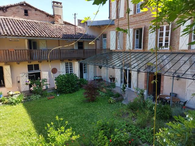 Hôtel particulier au centre de Moissac 82 226m² Moissac