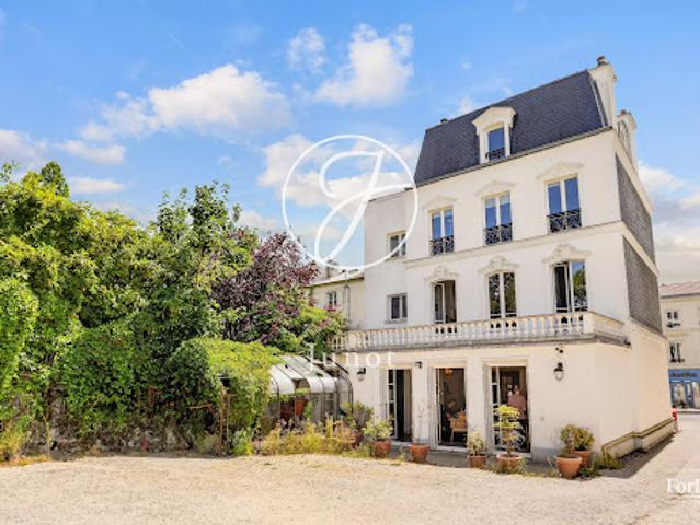 Hôtel particulier avec jardin