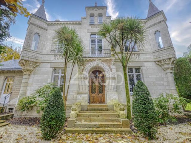 Hôtel particulier avec jardin