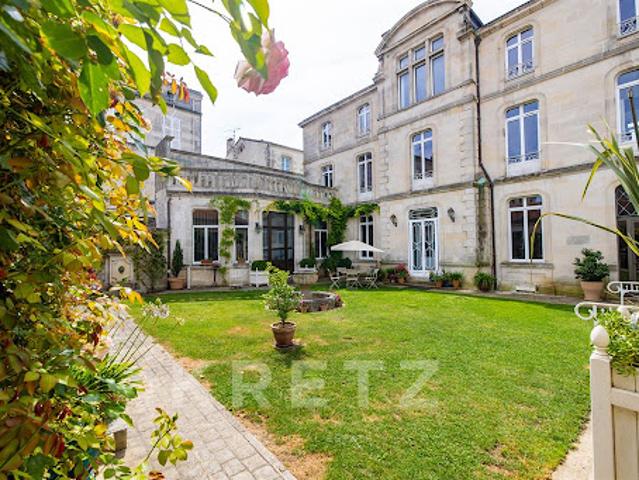 Hôtel particulier avec jardin