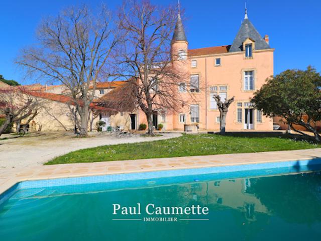 Hôtel particulier avec jardin et salle de réception