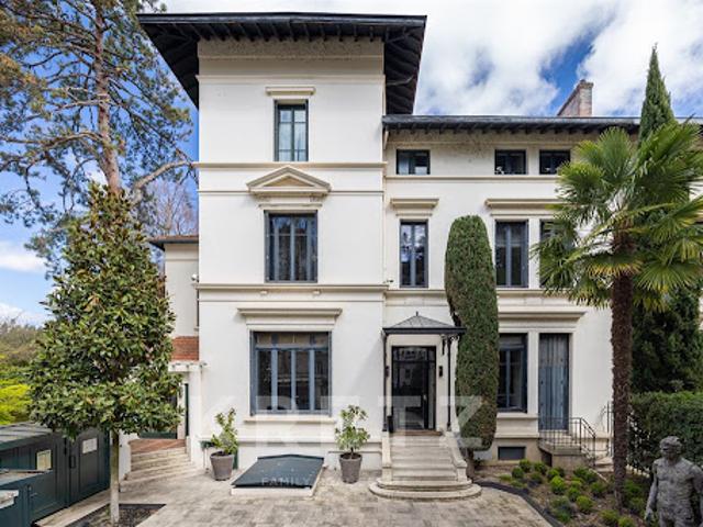 Hôtel particulier avec salle de réception