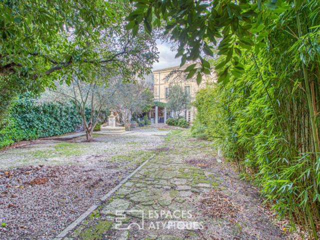 Hôtel particulier de caractère avec jardin et piscine en coeur de ville