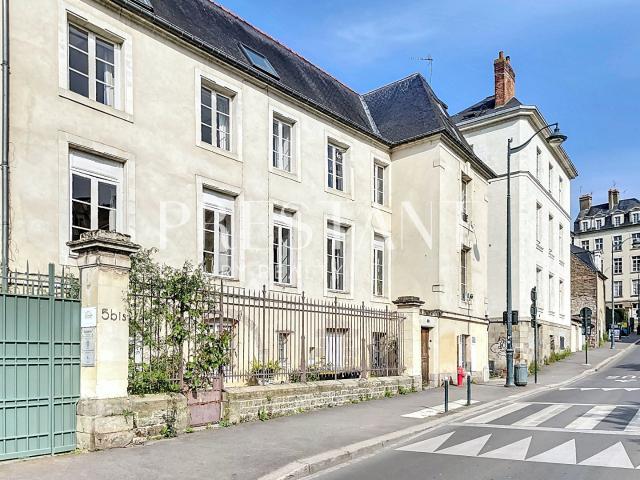 Hôtel particulier de charme à vendre Centre ville de Rennes Possibilité Bureaux Professions libérales