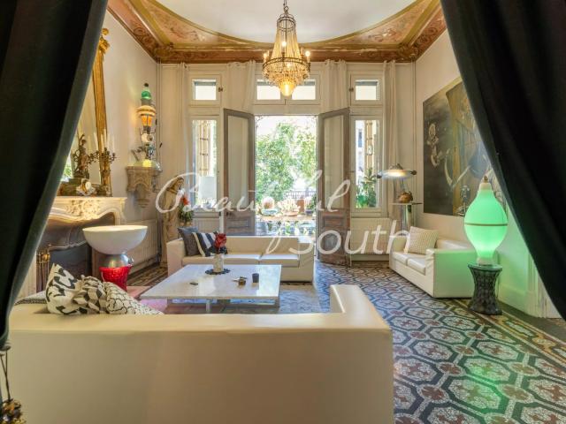 Hôtel Particulier De Prestige En Centre Ville Avec Jardin Et. 448m² Perpignan