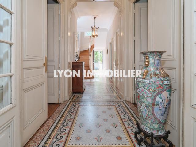 Hôtel Particulier d'Exception sur l'Avenue des Frères Lumiè