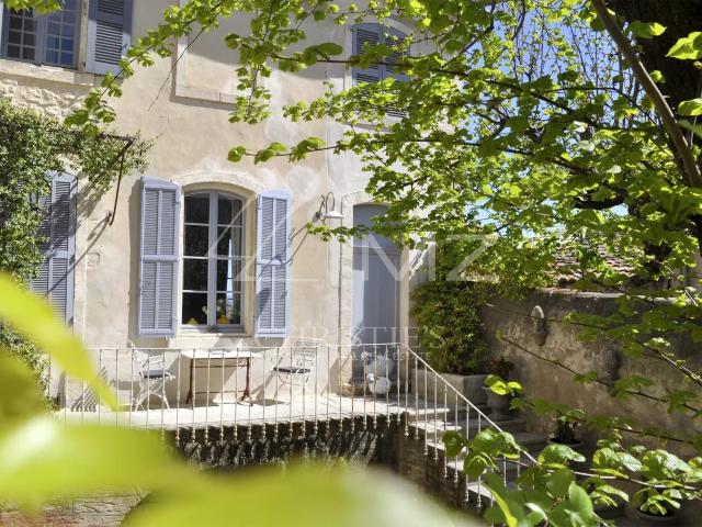 Hôtel particulier du 19ème proche L'Isle sur la Sorgue 358m² Avignon