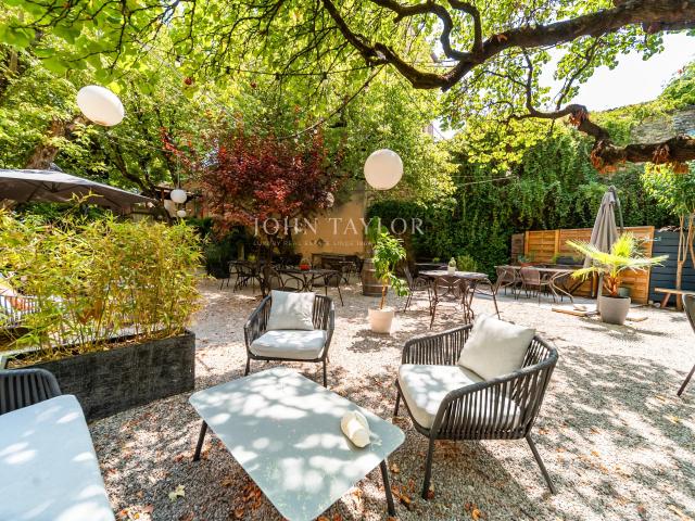 Hôtel particulier du XVIIe siècle à vendre à Pernes les Fontaines. Provence