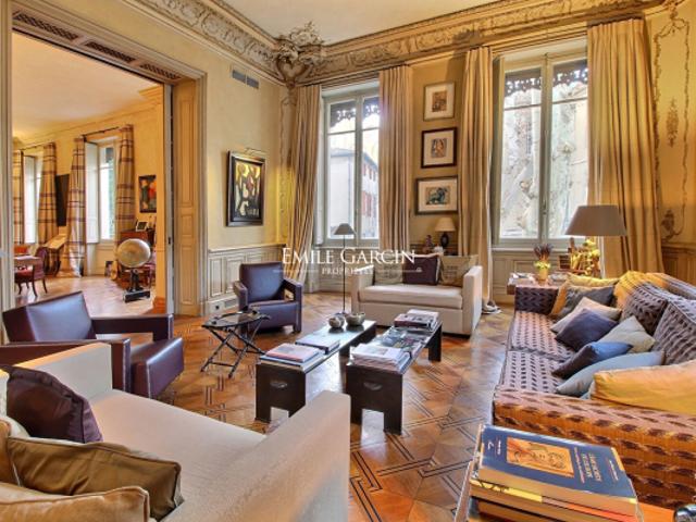 Hôtel particulier du XVIIIème siècle à vendre à Avignon