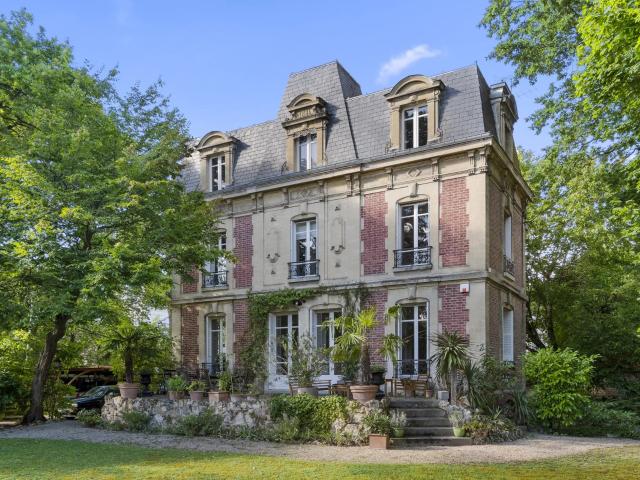 Hôtel Particulier Napoléon III de 300m2 Vésinet Sud