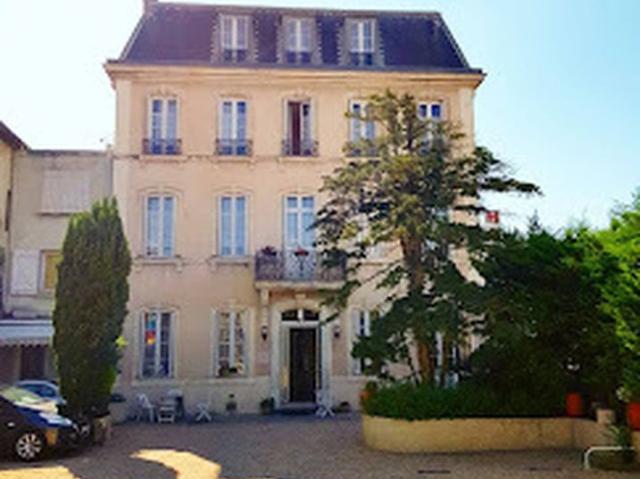 Hôtel particulier plus 2 hangars 1340m² Carcassonne