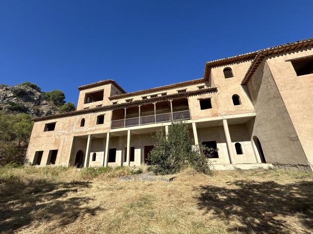 Hotel parcialmente construido en el impresionante pueblo histórico de Moclín