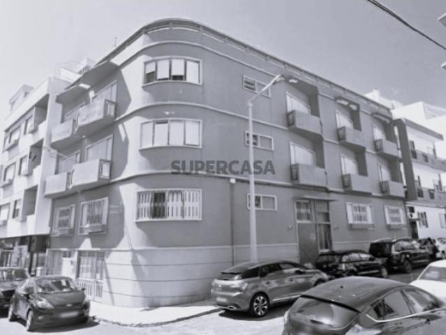 Hotel renovado com 30 suítes no centro da cidade de Faro